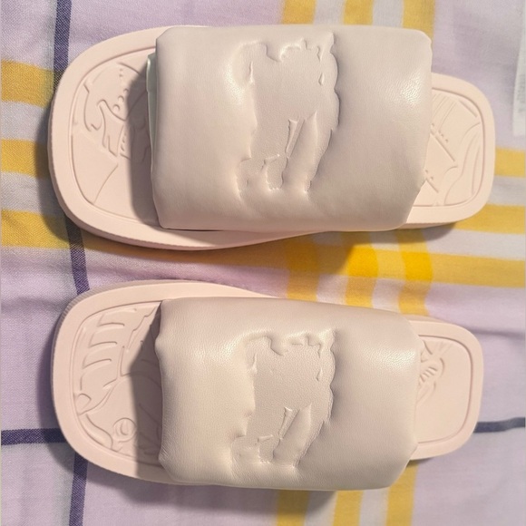 BURBERRY 
Pink Leather Slides
Women’s EU 36 - Picture 3 of 13